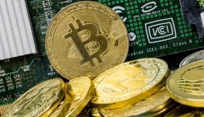 Bitcoin mining operations highlighting the parallels and differences with Dash, emphasizing secure hosting benefits
